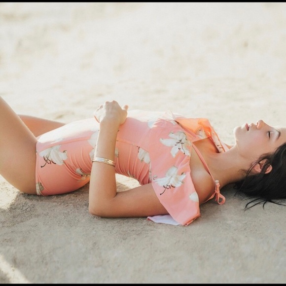 🆕Gorgeous One Piece Swimsuit - Picture 2 of 5